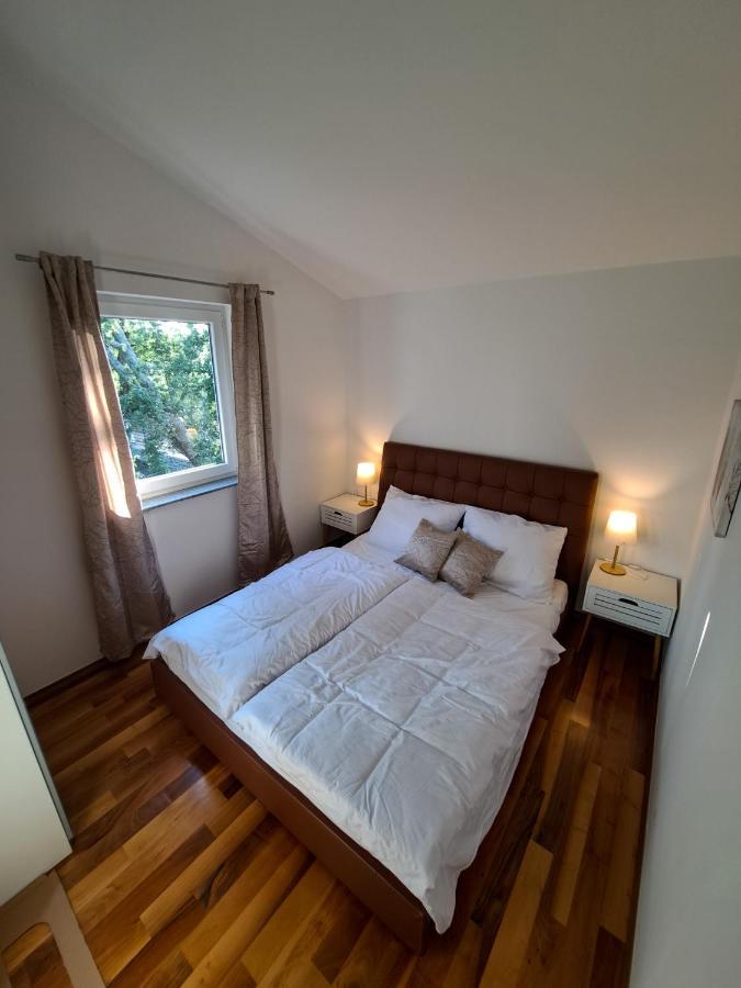 Apartments Villa Sotlar With Pool 乌马格 外观 照片