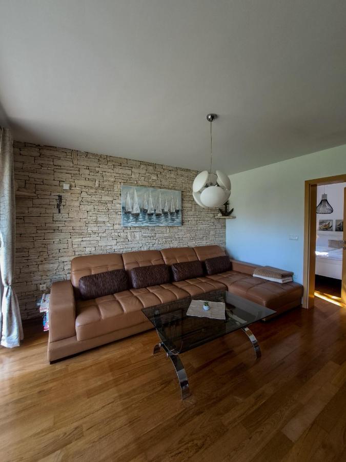 Apartments Villa Sotlar With Pool 乌马格 外观 照片