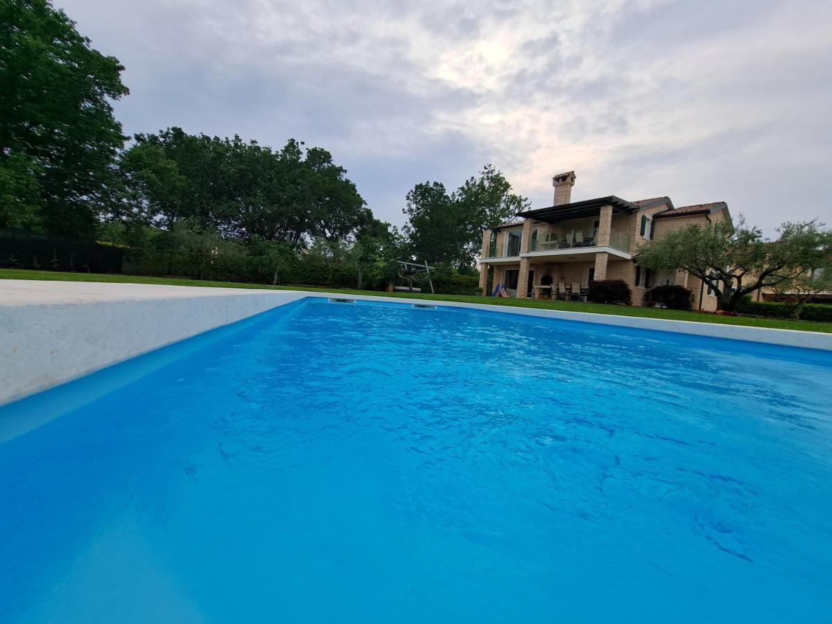 Apartments Villa Sotlar With Pool 乌马格 外观 照片