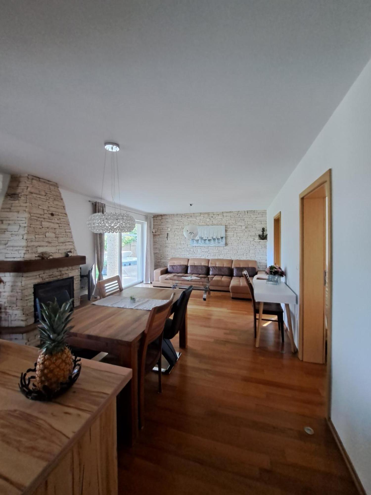 Apartments Villa Sotlar With Pool 乌马格 外观 照片
